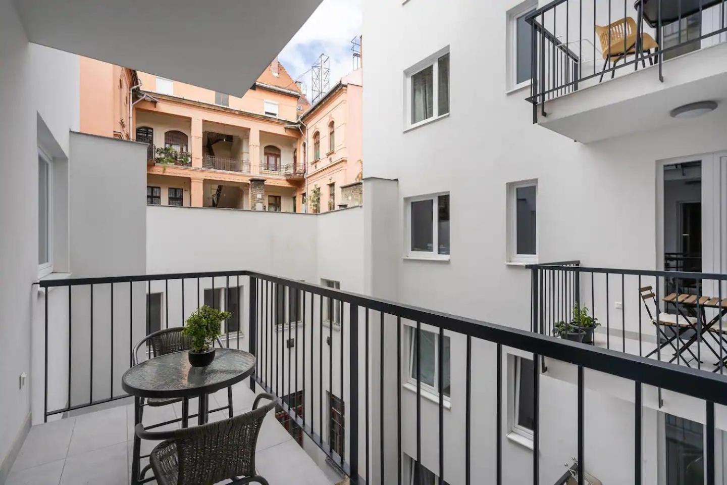 The Rose Garden Budapest Apartments Экстерьер фото